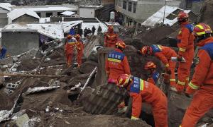 Crece a 20 el número de muertos por derrumbe que dejó 44 enterrados en China