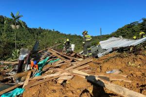 Maduro lamentó las muertes por los deslizamientos de tierra en Colombia