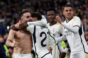 De la tragedia a la euforia: Real Madrid remonta al Almería… y con polémica