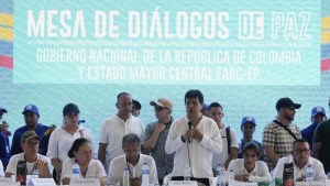 Gobierno colombiano y disidencias de las Farc retoman diálogo con el cese al fuego en agenda