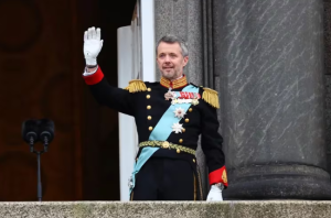 Dinamarca celebra la proclamación de Federico: el saludo del nuevo rey y un apasionado beso