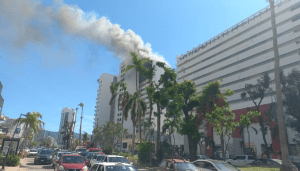 Incendio afectó uno de los mayores hoteles de Acapulco, en remodelación tras el huracán Otis (Video)