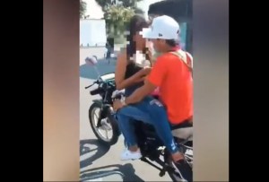 Detuvieron a pareja que realizaba peligrosas maniobras sobre una moto en plena vía de Carabobo (VIDEO)