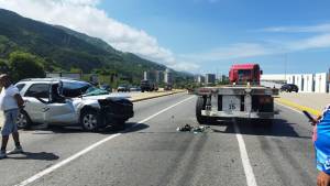 Este #3Ene se registró otro accidente de tránsito en La Guaira: una gandola involucrada en el siniestro (Fotos)