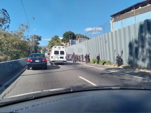 Motorizado fue asesinado a tiros en plena autopista Cacique Guaicaipuro