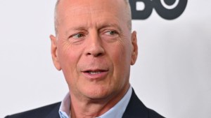 ¿Cuál es el estado de salud de Bruce Willis a casi dos años de la revelación de su enfermedad?