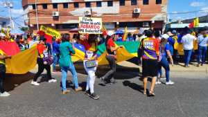 Maestros en su día protestan en las calles de Apure para exigir un salario justo