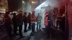EN FOTOS: Se registró incendio en local comercial en la avenida Fuerzas Armadas 