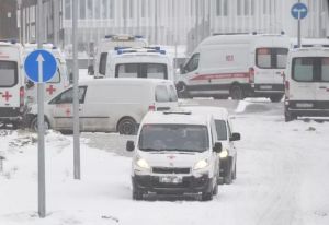 ¿Brote de un misterioso virus preocupa en Rusia? Más de 30 ambulancias hacen filas frente a los hospitales