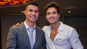 El lujoso regalo de Cristiano Ronaldo a un famoso cantante que actuó en el cumpleaños de su madre