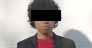 Adolescente se puso una máscara y atacó con cuchillo a su exnovia en una escuela de México