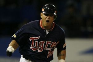 Fanáticos recordaron que Miguel Cabrera nunca “perreó” tras un jonrón (Video)