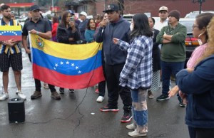 Migrantes venezolanos son expulsados de un hotel en Seattle en plena ola de frío