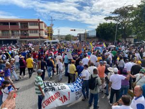 Gremios y partidos políticos marcharon este #23Ene pese al saboteo del chavismo en Sucre