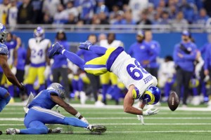 La espeluznante lesión de un jugador de NFL en el partido entre los Lions y Rams (Video sensible)