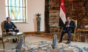 Blinken y presidente de Egipto se reúnen en medio de esfuerzos por contener escalada de conflicto Israel-Hamás (Video)