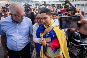 El País: Los presos políticos liberados en Venezuela, en casa, pero en el limbo