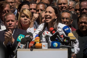 El País: La inhabilitación de María Corina Machado amenaza la apertura internacional de Venezuela