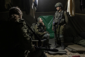 NY Times: Mujeres israelíes combaten por primera vez en el frente de batalla en Gaza