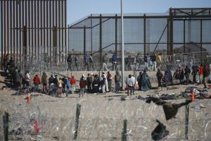 México afirma que la migración se ha reducido a la mitad tras su reunión con EEUU