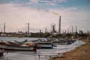 New oil spill affects the Paraguaná fishing industry in western Venezuela