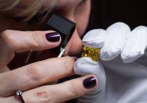 Las nuevas sanciones contra los diamantes rusos cambiarán el comercio mundial de gemas