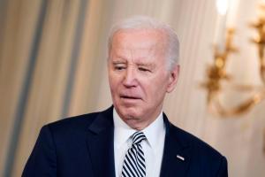 Biden dijo que si el Congreso de EEUU no aprueba la ayuda militar para Ucrania, será una “negligencia criminal”
