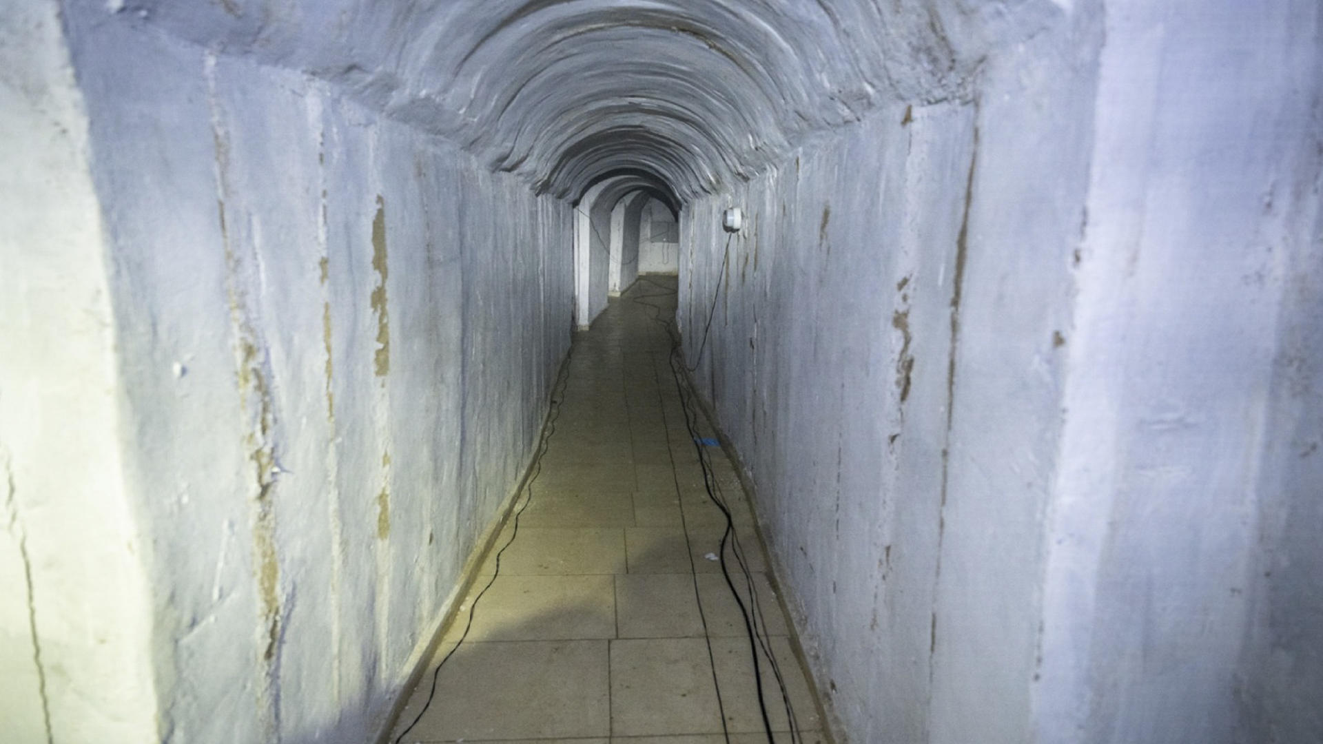 EN FOTOS: el túnel de Hamás donde rehenes israelíes estuvieron retenidos en condiciones inhumanas