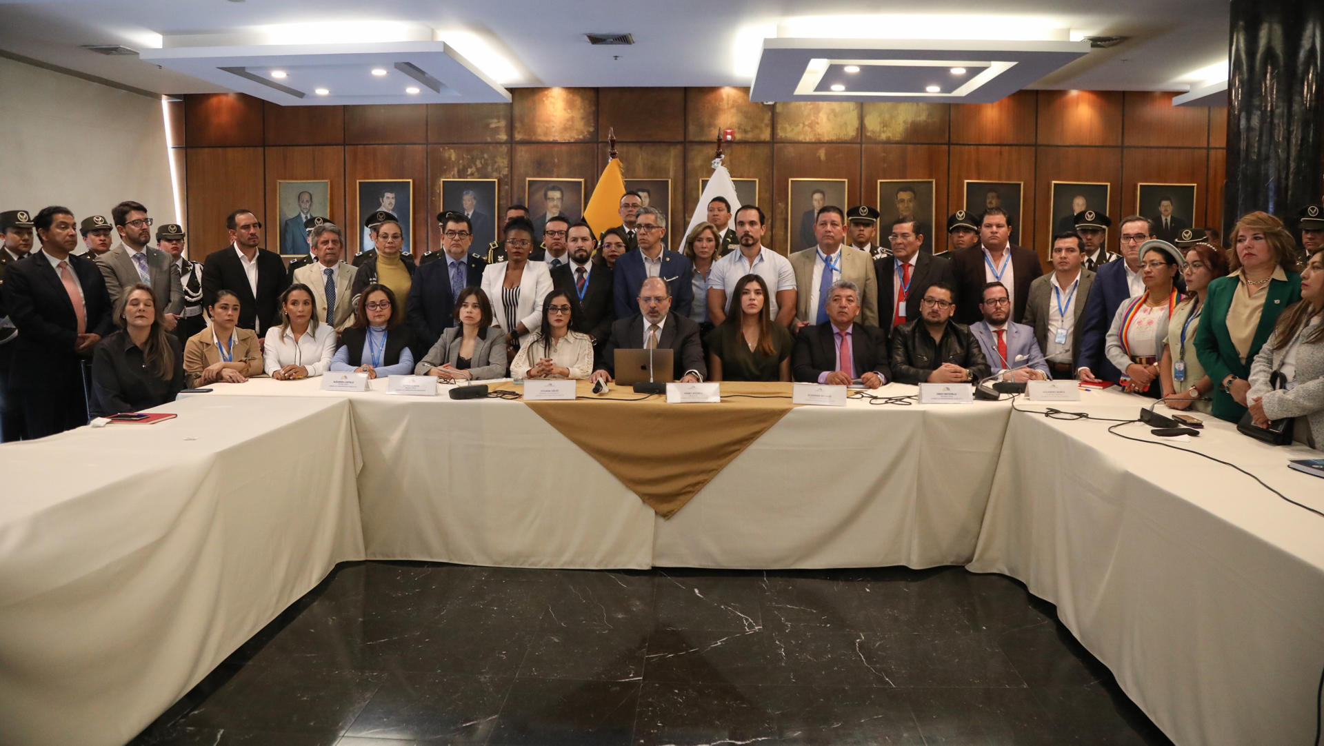 Asamblea Nacional de Ecuador respaldó a las autoridades con indultos y amnistías