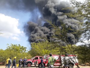 Reportan un incendio en el patio de tanque de Pdvsa en Los Puertos de Altagracia (Imágenes)
