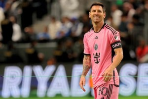 VIDEO: Organizó su cumpleaños en una “canchita” de fútbol y de invitado llegó Lionel Messi