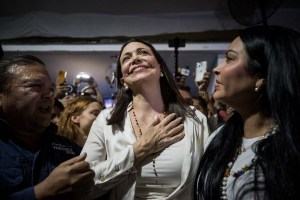 El País: El chavismo afronta el dilema de permitir la candidatura de María Corina Machado