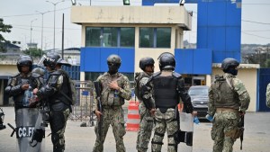 Activan protocolos de seguridad en Ecuador por incidentes en seis cárceles