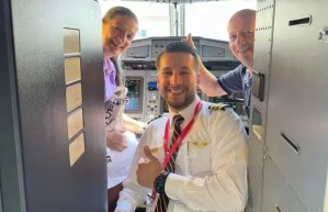 VIDEO: Piloto coincidió con sus padres en pleno vuelo y realizó un acto conmovedor