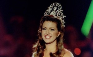 Alicia Machado usó en Miami el mismo vestido con el que entregó la corona de Miss Universo hace 27 años (VIDEO)