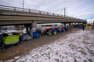“Crisis humanitaria”: Denver se acerca a un punto de quiebre por aumento de migrantes en medio de bajas temperaturas