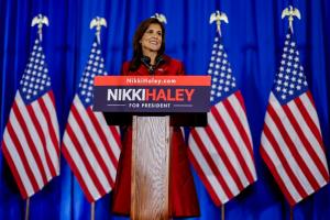 La retirada de Nikki Haley da paso a la batalla presidencial entre Biden y Trump