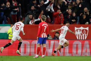 Sevilla recuperó fuerza ante un Atlético de Madrid sin puntería