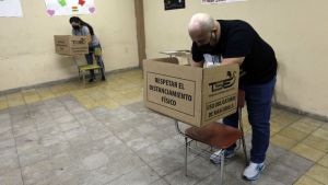 Abren los centros de votación para las elecciones legislativas y presidenciales en El Salvador
