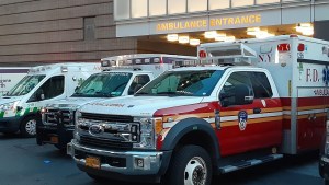 Tragedia en Nueva York: joven fue arrollado fatalmente por dos vehículos al cruzar una calle en el Bronx