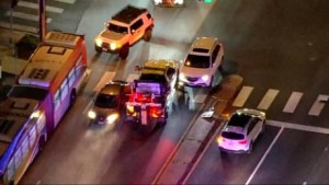 VIDEO: La insólita persecución a hombre que robó grúa en Maryland y chocó una veintena de vehículos