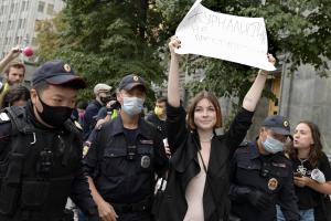 Al menos 20 periodistas, detenidos en Moscú en una manifestación de las esposas de los soldados que combaten en Ucrania