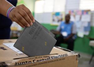 Cierran los colegios para las elecciones municipales de República Dominicana
