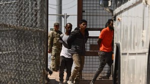 Patrulla Fronteriza se endurece en EEUU: les quitan a migrantes hasta las cenizas de sus padres