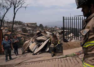 Aumentan a 122 los fallecidos en los devastadores incendios en Chile
