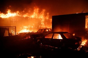 Chile decretó estado de excepción por incendios forestales que dejan al menos 10 muertos y amenazan zonas turísticas