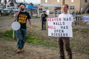 Caravana del “Ejército de Dios” protestó contra inmigrantes en la frontera sur de EEUU