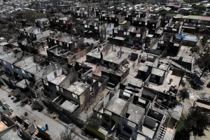 Chilenos rearman sus hogares en los mismos barrios consumidos por los incendios