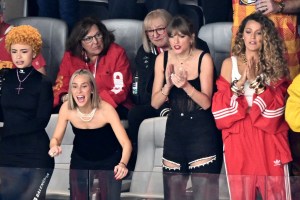 Taylor Swift le brindó ánimos a su novio desde la tribuna en el Super Bowl