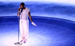 Usher y un puñado de artistas invitados interpretaron canciones de la década pasada en el Super Bowl